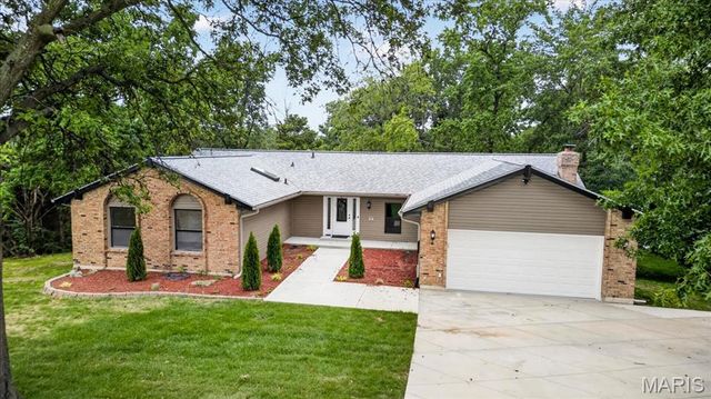 863 Woods Mill Road, Ballwin, MO 63011
