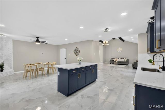 863 Woods Mill Road, Ballwin, MO 63011