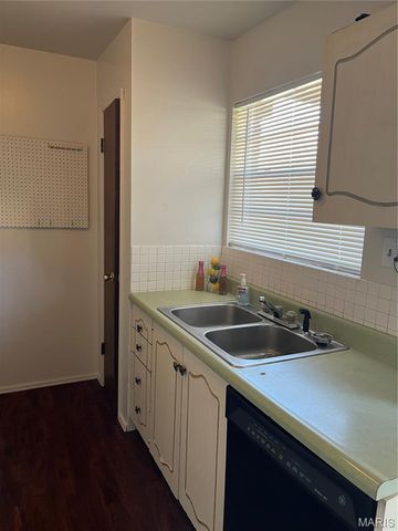 6683 Parker Road B, Florissant, MO 63033