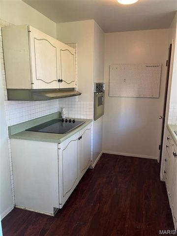 6683 Parker Road B, Florissant, MO 63033