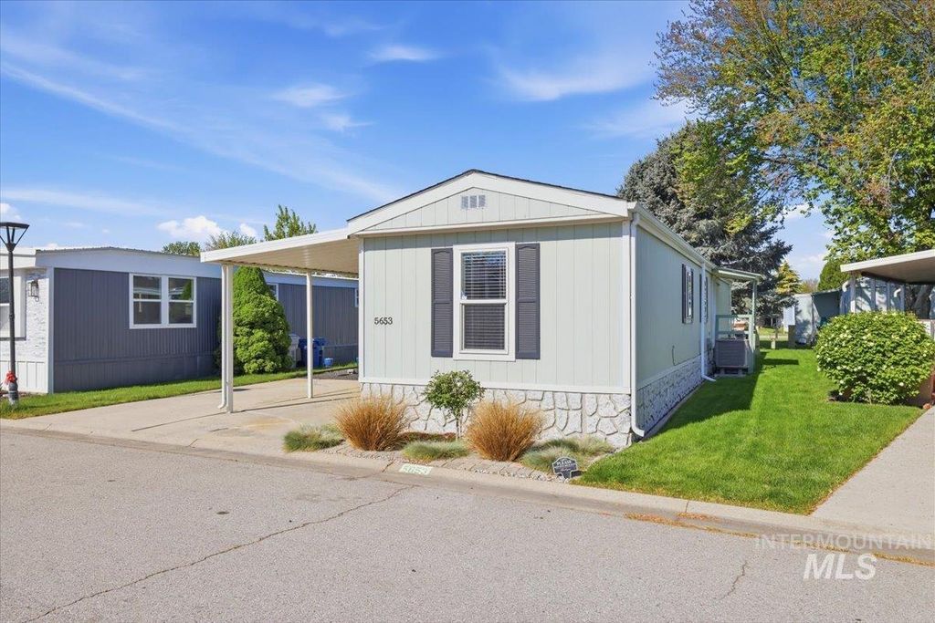 5653 N Fairfax, Garden City, ID 83714 photo 2
