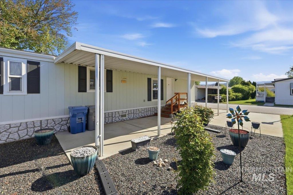 5653 N Fairfax, Garden City, ID 83714 photo 3