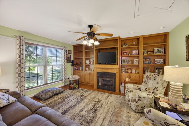 2403 N Pointe Cove Cir, Cookeville, TN 38506