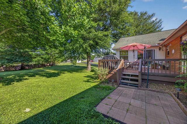 2403 N Pointe Cove Cir, Cookeville, TN 38506