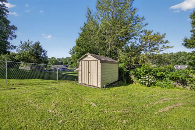 2403 N Pointe Cove Cir, Cookeville, TN 38506