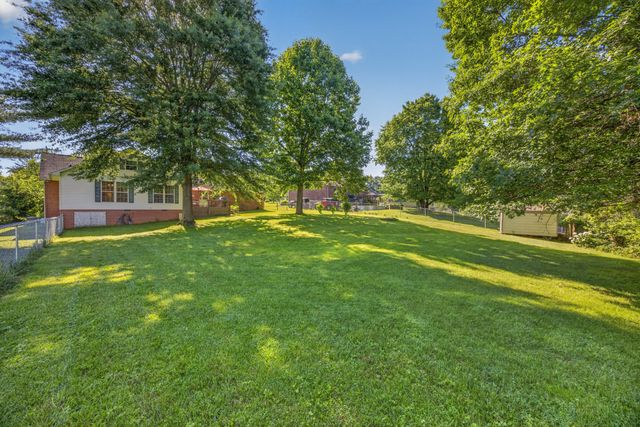 2403 N Pointe Cove Cir, Cookeville, TN 38506