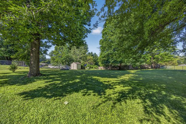 2403 N Pointe Cove Cir, Cookeville, TN 38506