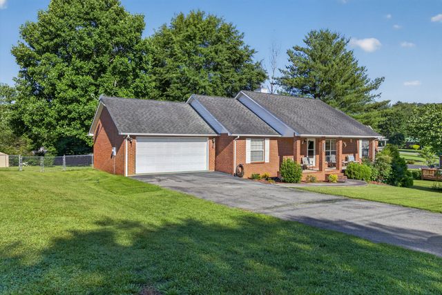 2403 N Pointe Cove Cir, Cookeville, TN 38506