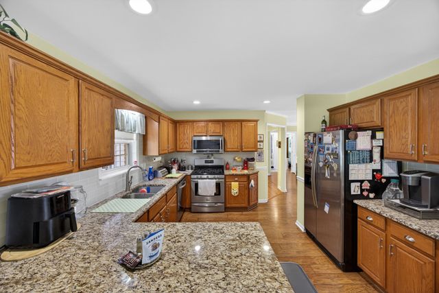 2403 N Pointe Cove Cir, Cookeville, TN 38506