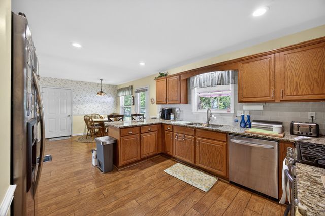 2403 N Pointe Cove Cir, Cookeville, TN 38506