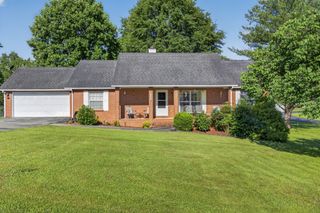 2403 N Pointe Cove Cir, Cookeville, TN 38506
