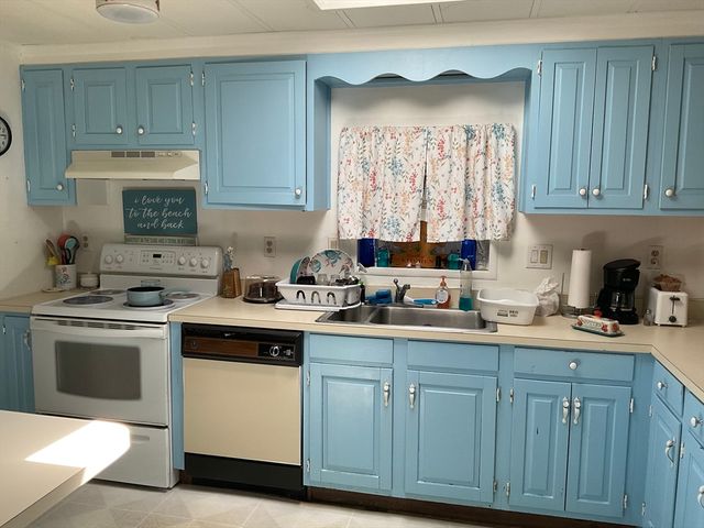 61 Pinehurst Drive, Plymouth, MA 02360