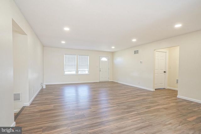 105 OXFORD ST, Vineland, NJ 08360
