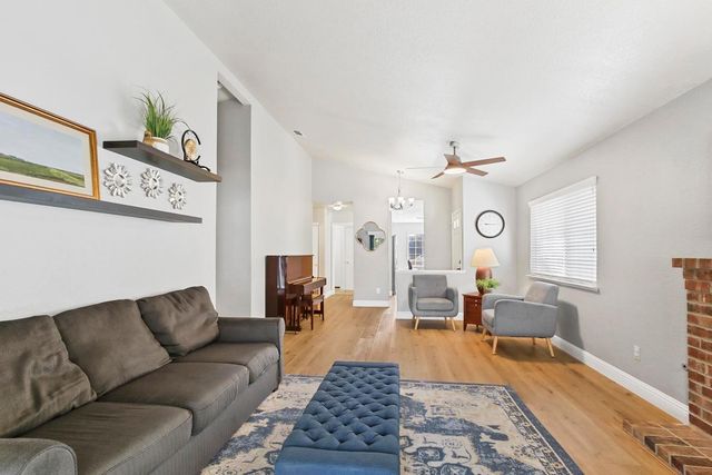 8848 Gemwood Way, Elk Grove, CA 95758