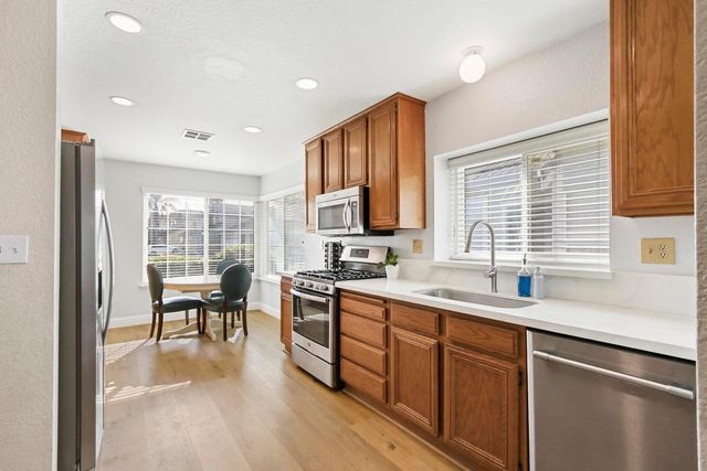 8848 Gemwood Way, Elk Grove, CA 95758