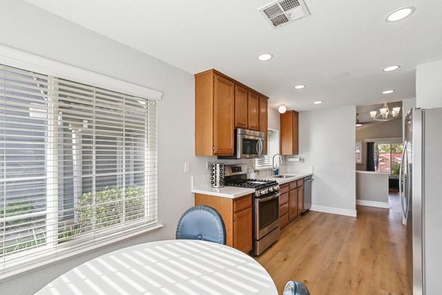 8848 Gemwood Way, Elk Grove, CA 95758