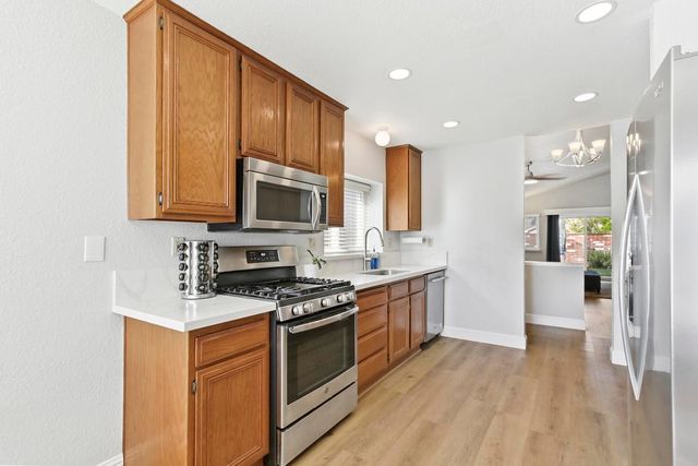 8848 Gemwood Way, Elk Grove, CA 95758