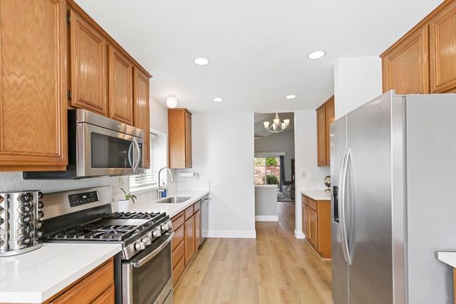 8848 Gemwood Way, Elk Grove, CA 95758