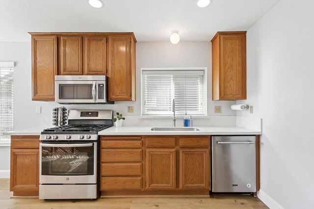 8848 Gemwood Way, Elk Grove, CA 95758