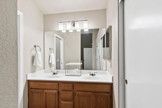 8848 Gemwood Way, Elk Grove, CA 95758