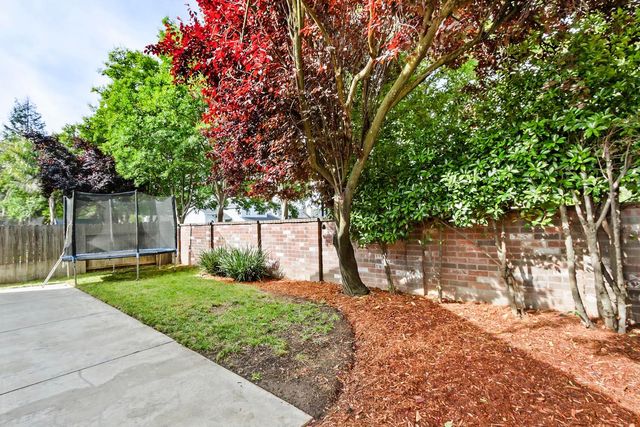 8848 Gemwood Way, Elk Grove, CA 95758