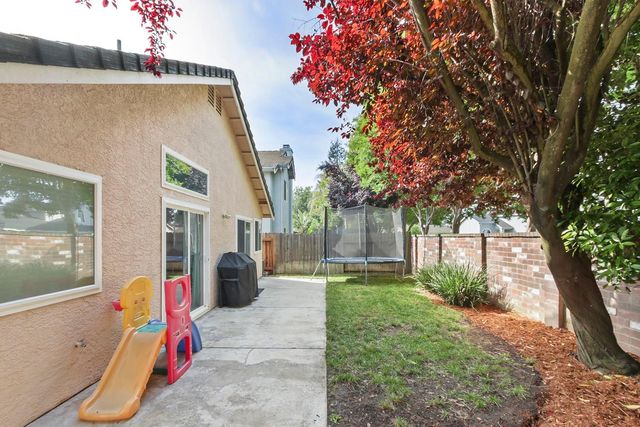 8848 Gemwood Way, Elk Grove, CA 95758