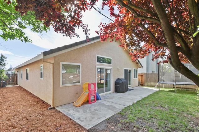 8848 Gemwood Way, Elk Grove, CA 95758