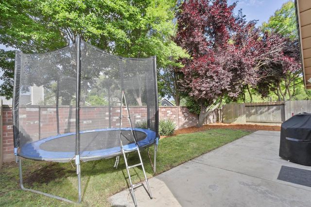 8848 Gemwood Way, Elk Grove, CA 95758