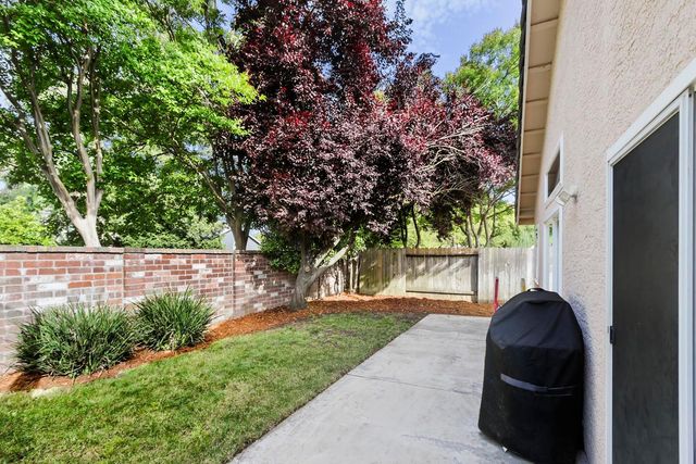 8848 Gemwood Way, Elk Grove, CA 95758