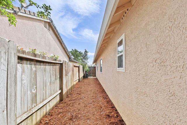 8848 Gemwood Way, Elk Grove, CA 95758