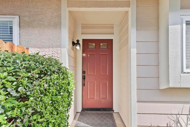 8848 Gemwood Way, Elk Grove, CA 95758