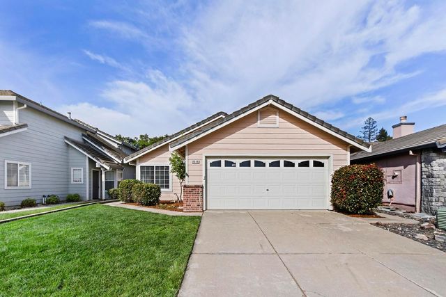 8848 Gemwood Way, Elk Grove, CA 95758