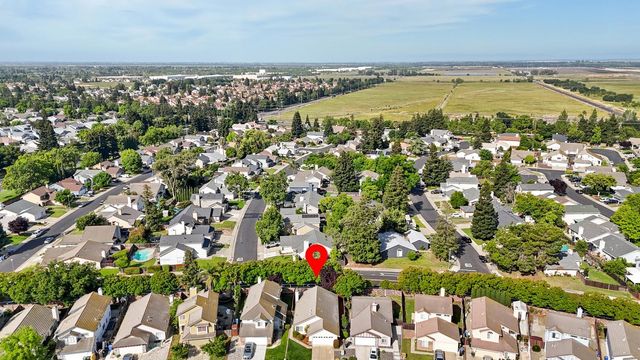 8848 Gemwood Way, Elk Grove, CA 95758