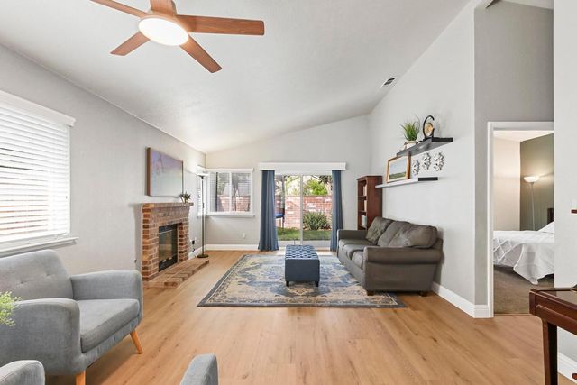8848 Gemwood Way, Elk Grove, CA 95758