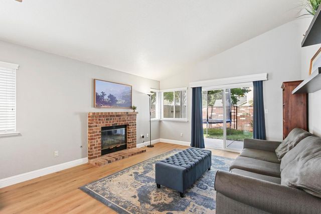 8848 Gemwood Way, Elk Grove, CA 95758