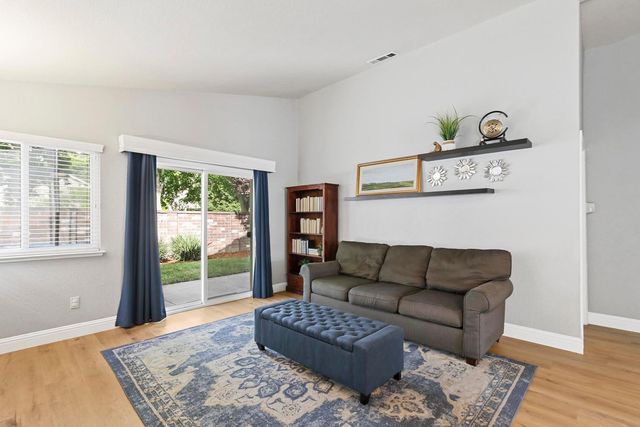 8848 Gemwood Way, Elk Grove, CA 95758
