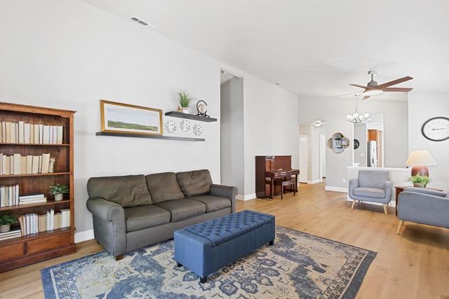 8848 Gemwood Way, Elk Grove, CA 95758