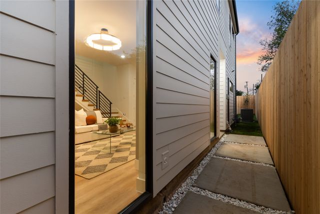 6720 Mabel Avenue, Dallas, TX 75209
