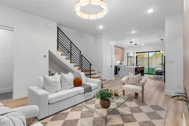 6720 Mabel Avenue, Dallas, TX 75209
