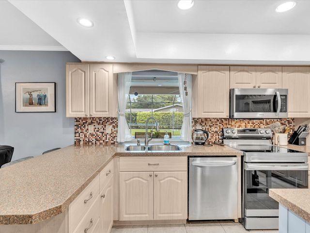 7381 SW 9th Street, Plantation, FL 33317