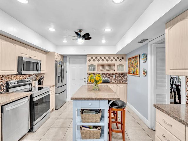 7381 SW 9th Street, Plantation, FL 33317