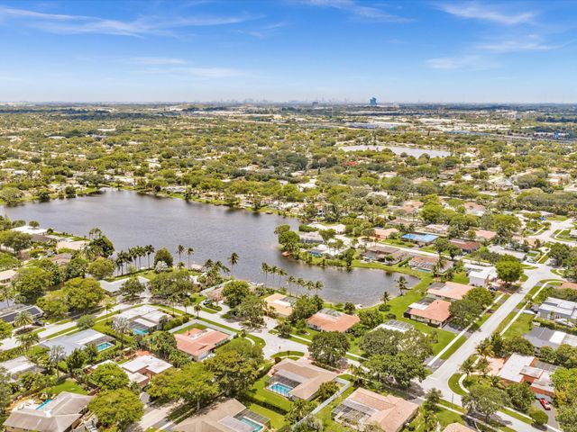 7381 SW 9th Street, Plantation, FL 33317