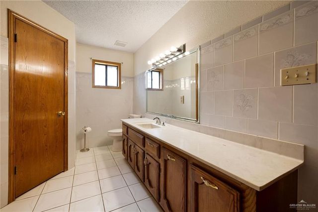 906 W Veterans Boulevard, Palmview, TX 78572