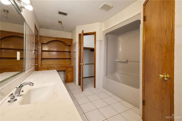 906 W Veterans Boulevard, Palmview, TX 78572