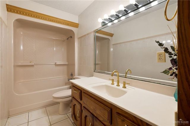 906 W Veterans Boulevard, Palmview, TX 78572