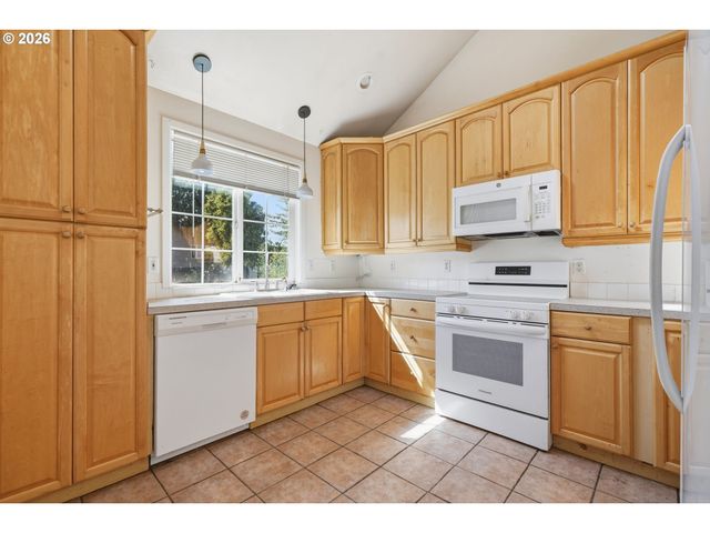 945 N JUNIPER St, Canby, OR 97013