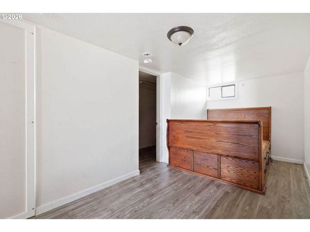 945 N JUNIPER St, Canby, OR 97013