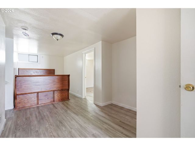 945 N JUNIPER St, Canby, OR 97013
