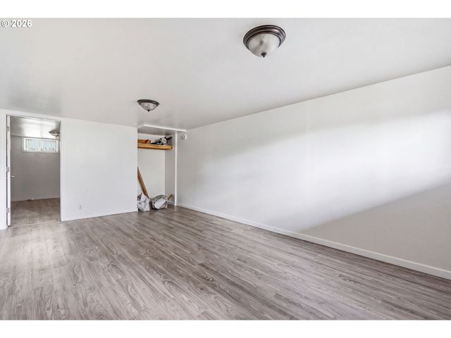 945 N JUNIPER St, Canby, OR 97013