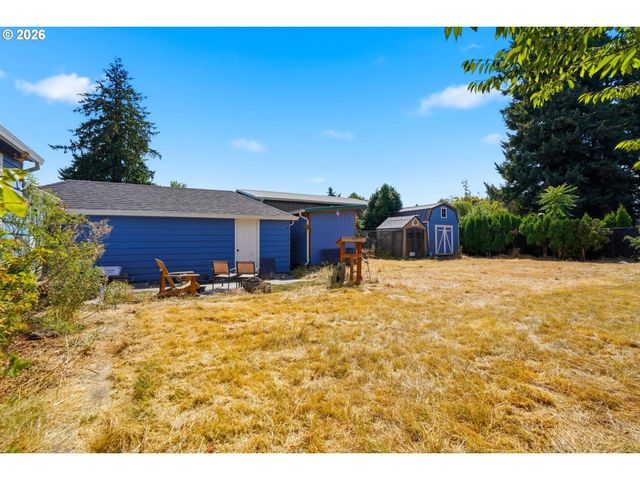 945 N JUNIPER St, Canby, OR 97013